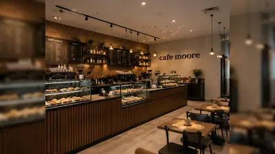 Conceptions de Cafés et Restaurants — murs en béton brut et enduit, suspensions