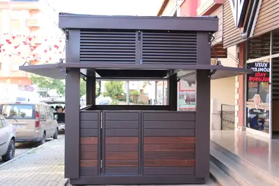 Emaar Square — Straßenkiosk — Stauraum unter dem Tresen, Bronze (die eingebaute Einheit)