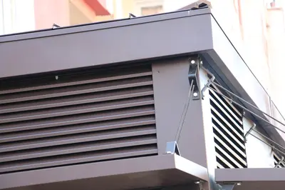 Emaar Square — Straßenkiosk — vollständige Rollladensicherung, Weiß (die eingebaute Einheit)