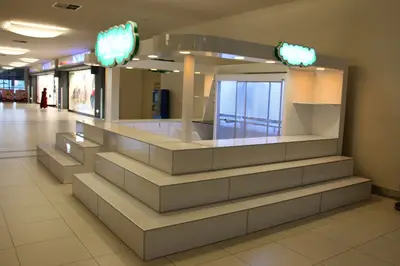 Erengül Çiçekçilik — mall kiosk — crown signage above the unit, white (production)
