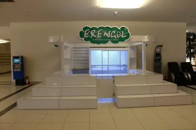 Erengül Çiçekçilik — mall kiosk — stepped plinth platforms, backlit sign (the unit installed in place)