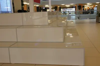 Erengül Çiçekçilik — mall kiosk — tempered glass display cases, backlit sign (the unit installed in place)