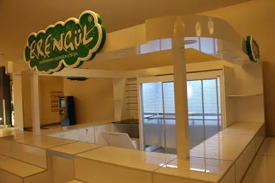 Erengül Çiçekçilik — mall kiosk — crown signage above the unit, white (the unit installed in place)