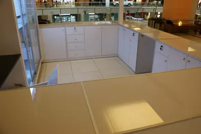 Erengül Çiçekçilik — mall kiosk — stepped plinth platforms, backlit sign (both in the workshop and on site)