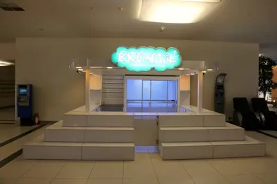 Erengül Çiçekçilik — mall kiosk — stepped plinth platforms, green (both in the workshop and on site)