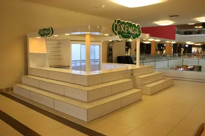 Erengül Çiçekçilik — mall kiosk — white laminate panels, green (both in the workshop and on site)