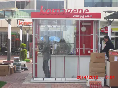 Komagene — Straßenkiosk — vollständige Rollladensicherung, Weiß (Montage vor Ort)