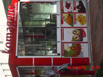 Komagene — Straßenkiosk — Kronenbeschilderung über der Einheit, hinterleuchtetes Schild (die eingebaute Einheit)