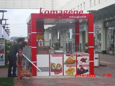 Komagene — Straßenkiosk — vollständige Rollladensicherung, Rot (die eingebaute Einheit)