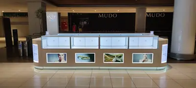 Accessories World — Maltepe Park — AVM kiosku — arka hazırlık alanı, arkadan aydınlatmalı tabela