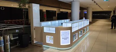 Accessories World — Maltepe Park — AVM kiosku — tepe tabela tacı, arkadan aydınlatmalı tabela