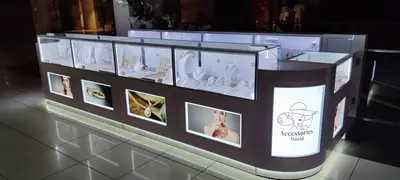 Accessories World — Maltepe Park — AVM kiosku — boydan boya cam vitrin, bej