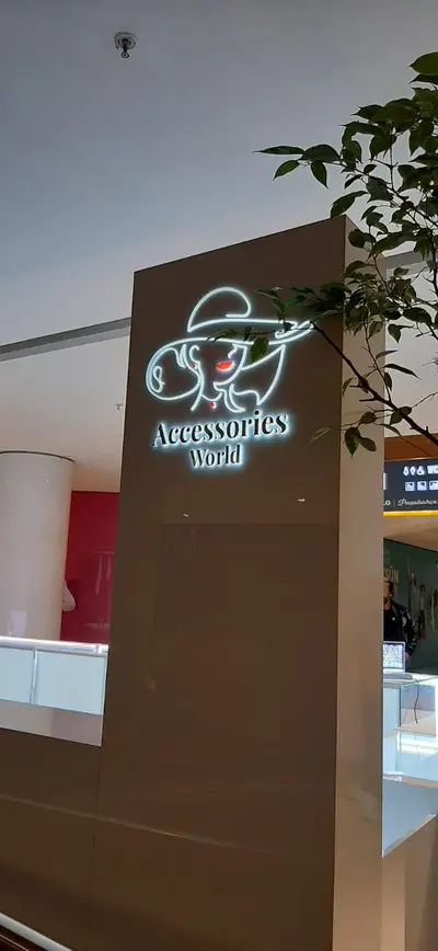 Accessories World — Maltepe Park — AVM kiosku — bej laminat, bej