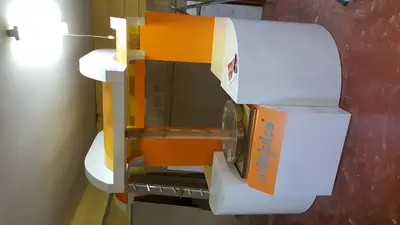 Milk Juice — fuar standı — tezgâh altı depolama, turuncu (üretim)