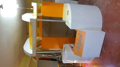 Milk Juice — fuar standı — boyalı MDF, turuncu (üretim)