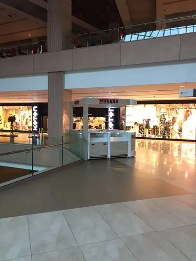 Murano — Mall-Kiosk — flache Vordachblende, Weiß