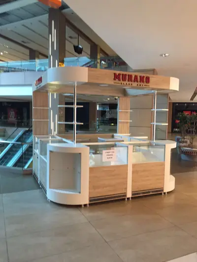 Murano — Mall-Kiosk — Holzfurnier, Weiß