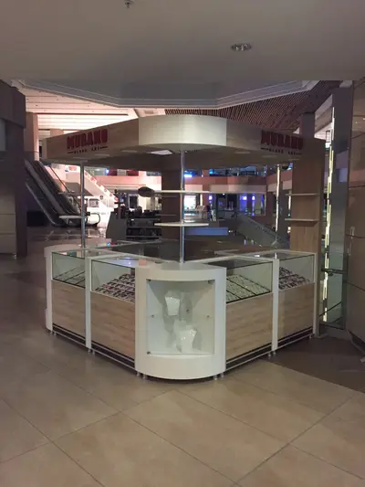 Murano — Mall-Kiosk — Vitrinen aus Sicherheitsglas, Weiß