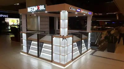 Neomobil — AVM kiosku — AVM kolonunu saran plan, taban çevresi LED şerit