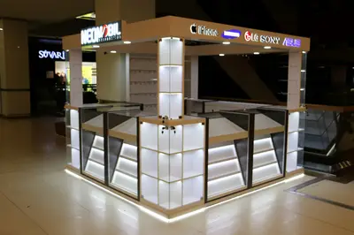 Neomobil — AVM kiosku — AVM kolonunu saran plan, monte düz ekran