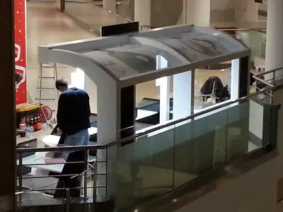 Özsoy Eşarp — Olivium — mall kiosk — vaulted canopy roof, recessed downlights