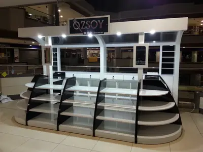 Özsoy Eşarp — Olivium — mall kiosk — curved C-shaped island, recessed downlights