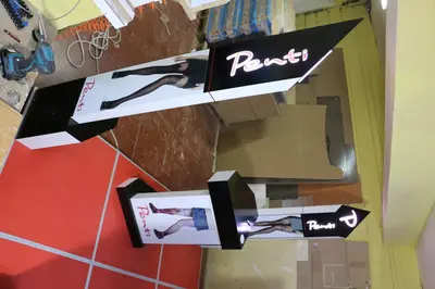 Penti Irak — Mall-Kiosk — schwarz lackierte Platten, Weiß (Fertigung)