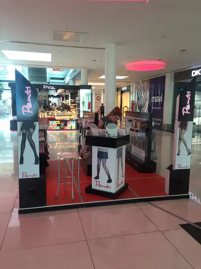 Penti Irak — Mall-Kiosk — schwarz lackierte Platten, Weiß (die eingebaute Einheit)