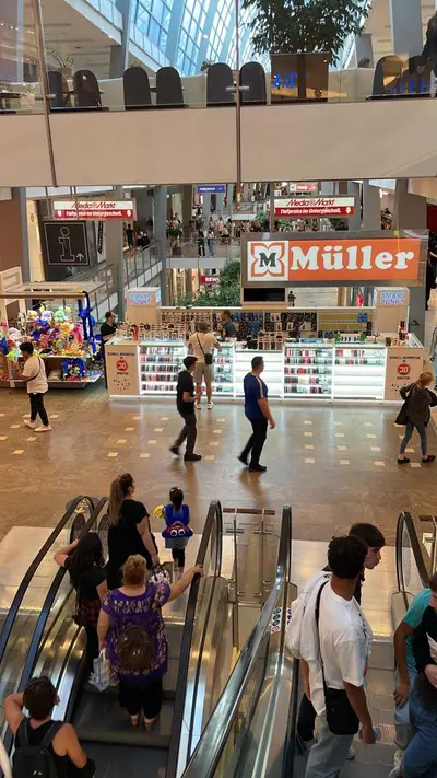 Smartpunkt — mall kiosk — white laminate panels, backlit sign