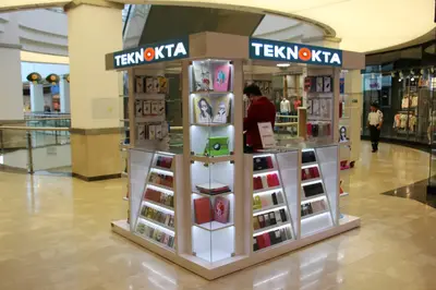 Teknokta Neomarin — كشك مركز تجاري — أرفف مفتوحة متدرّجة, فيروزي (الوحدة بعد تركيبها)