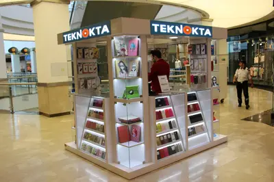 Teknokta Neomarin — كشك مركز تجاري — لافتة علوية فوق الوحدة, فيروزي (الوحدة بعد تركيبها)