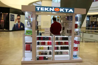 Teknokta Neomarin — كشك مركز تجاري — واجهات عرض من الزجاج المقسّى, فيروزي (الوحدة بعد تركيبها)