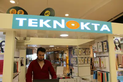 Teknokta Neomarin — كشك مركز تجاري — ألواح لامينيت بيضاء, أبيض (الوحدة مجهّزة وقيد التشغيل)