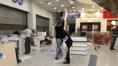 Turkcell Platinium — AVM kiosku — boyalı MDF, arkadan aydınlatmalı görsel panel (üretim)
