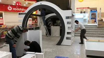Turkcell Platinium — AVM kiosku — düz kanopi ve alın bandı, beyaz (üretim)