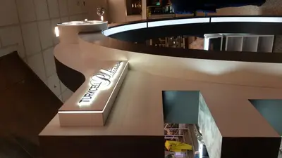 Turkcell Platinium — AVM kiosku — ahşap tonlu laminat, beyaz (üretim)