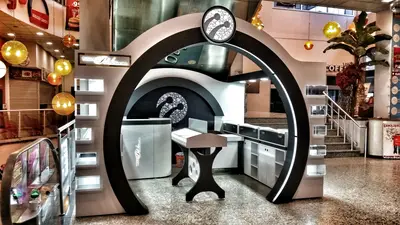 Turkcell Platinium — AVM kiosku — düz kanopi ve alın bandı, siyah (üretim)
