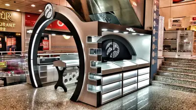 Turkcell Platinium — AVM kiosku — boyalı MDF, siyah (üretim)