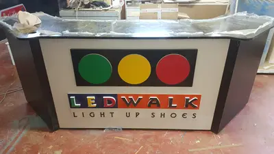 LEDWALK — ABD — beyaz laminat panel, sarı (üretim)