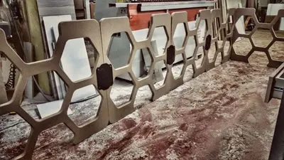 LEDWALK — ABD — beyaz laminat panel, beyaz (yerine kurulmuş hâli)