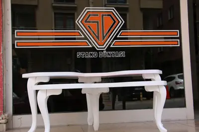 LEDWALK — ABD — beyaz laminat panel, sarı (yerine kurulmuş hâli)