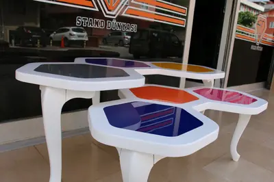 LEDWALK — ABD — boyalı MDF, sarı (yerine kurulmuş hâli)