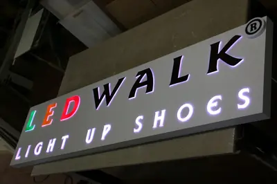LEDWALK — ABD — tepe tabela tacı, siyah (üretim)