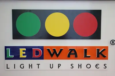 LEDWALK — ABD — katmanlı renkli akrilik, mor (üretim)