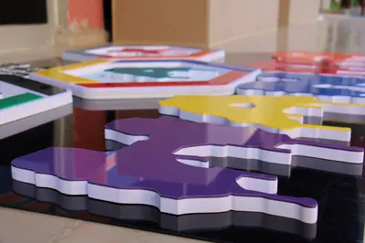 Fidget Spinner & Wax Hand — États-Unis — acrylique coloré en couches, violet (fabrication)