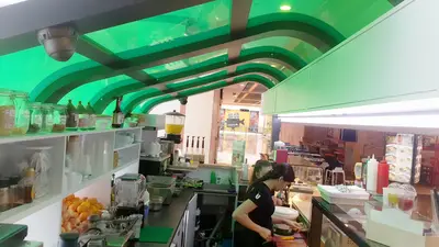 V&C Vitamin Bar & Cafe — AVM kiosku — boyalı MDF, arkadan aydınlatmalı tabela