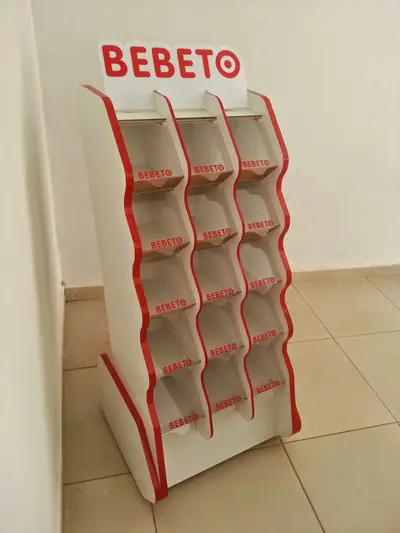 Présentoirs de Marque, Totems et Banques — plateaux acryliques circulaires étagés, tube LED violet