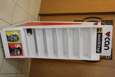 Can Yayınları Minikitap — عارض أرضي طويل — خشب MDF مدهون, أحمر (التغليف للشحن)