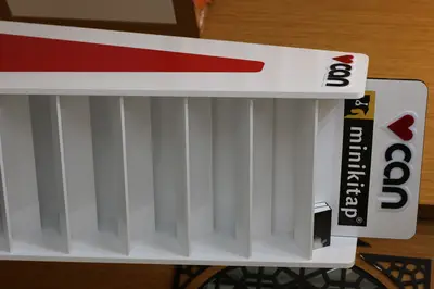 Can Yayınları Minikitap — عارض أرضي طويل — قاعدة متحرّكة بعجلات, أبيض (التركيب في الموقع)