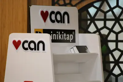 Can Yayınları Minikitap — عارض أرضي طويل — خشب MDF مدهون, أسود (التركيب في الموقع)
